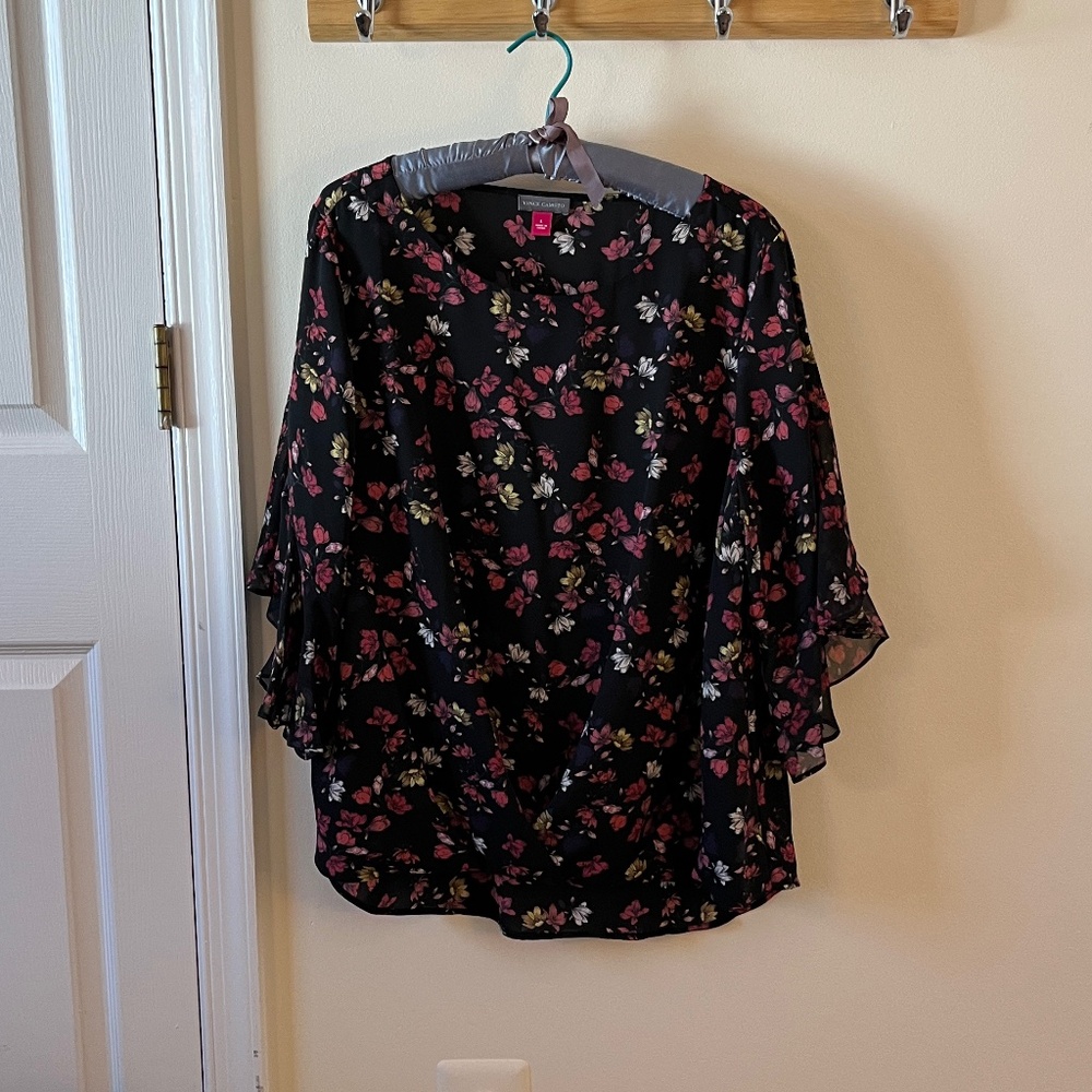 Silky Vince Camuto Blousy Top, L